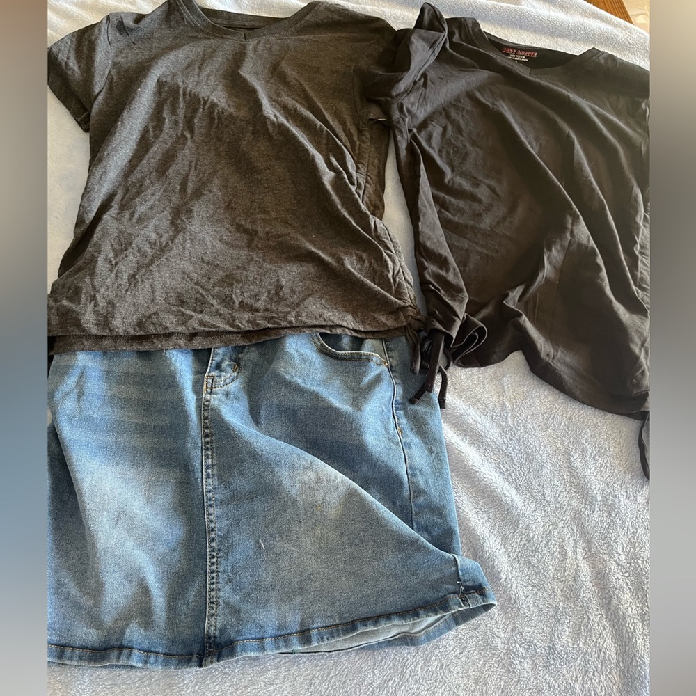 Denim Mini Skirt W Cinch Sides T Shirts S Lot Of 3